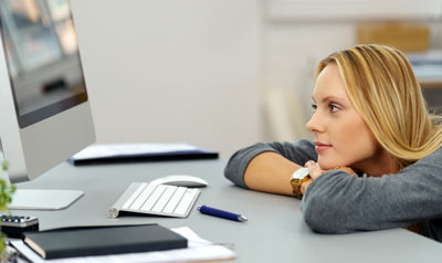 woman-waiting-computer-K-12-article.jpg